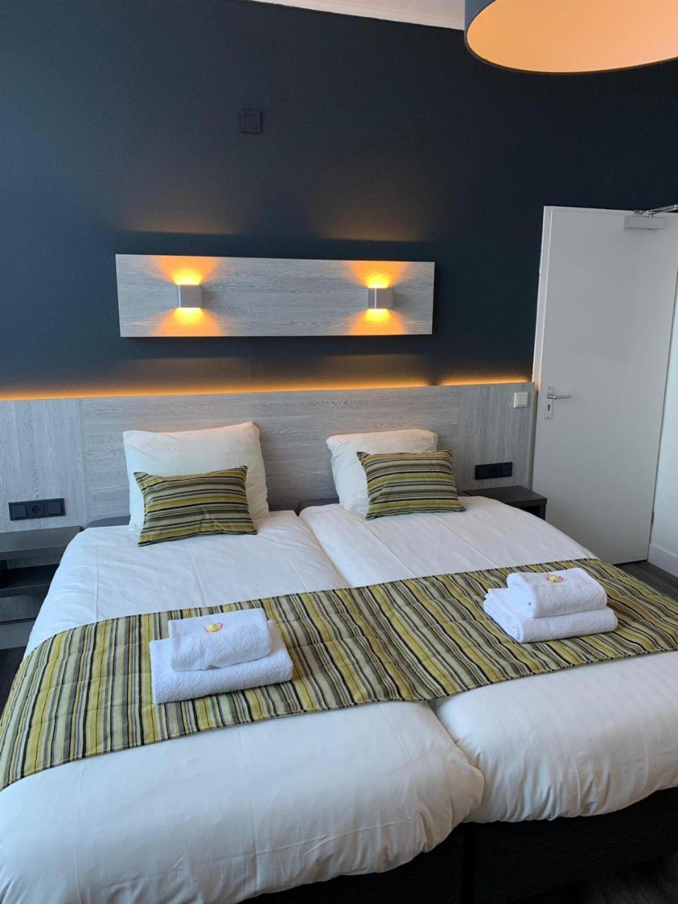 Hotel & Appartementen Royal Sas van Gent Exteriör bild